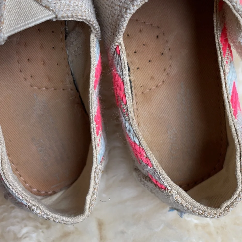 TOMS natural metallic burlap tiny classics size 7